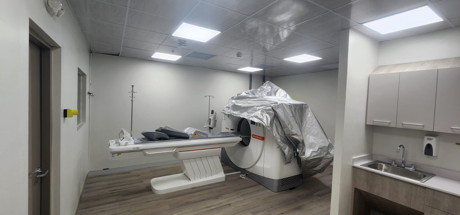 Sala de radiología equipada